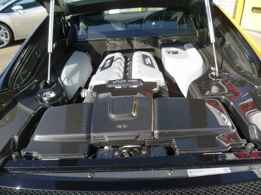 AUDI R8