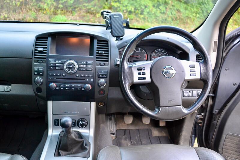 NISSAN NAVARA