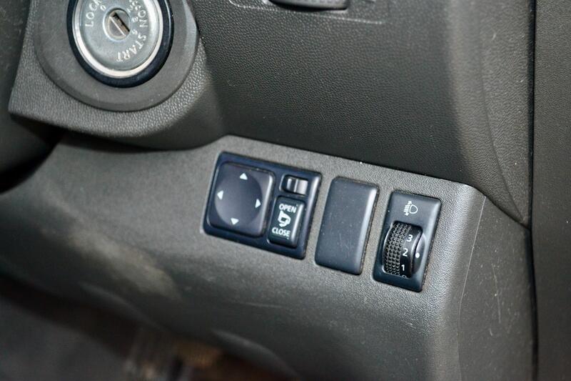 NISSAN NAVARA