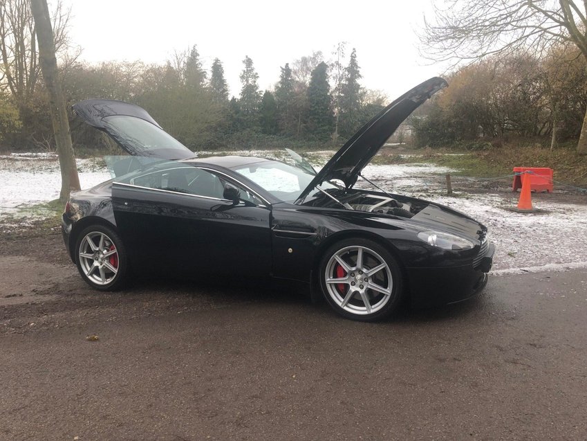 ASTON MARTIN VANTAGE