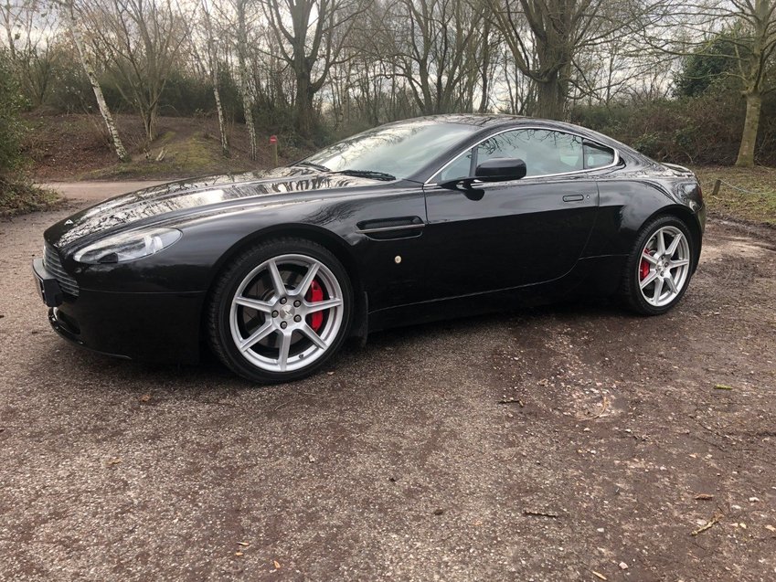 ASTON MARTIN VANTAGE